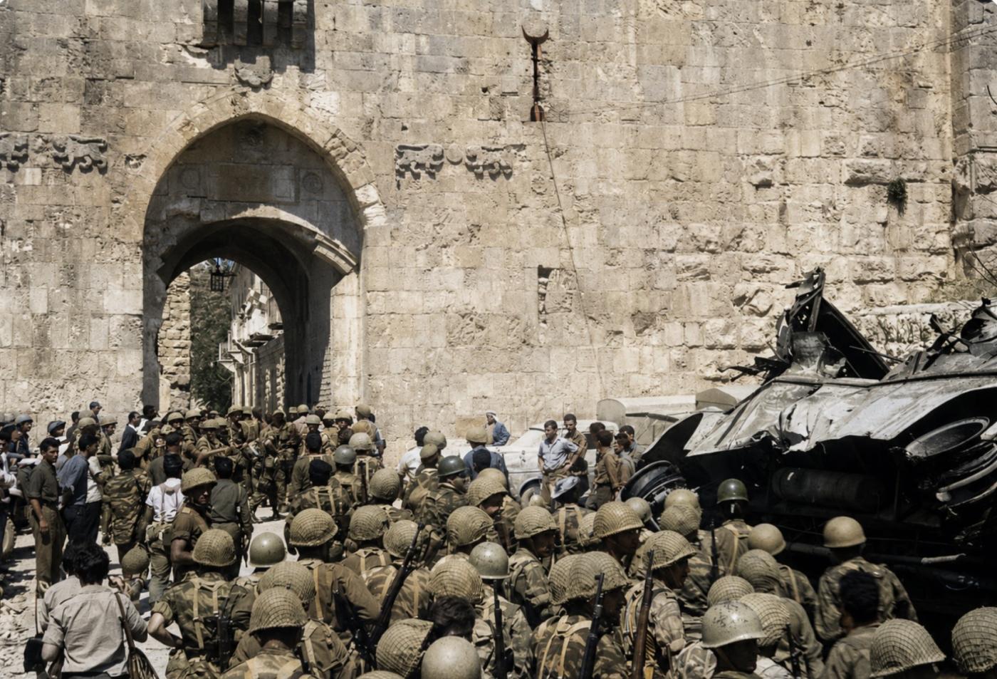Israeli paras march into city 