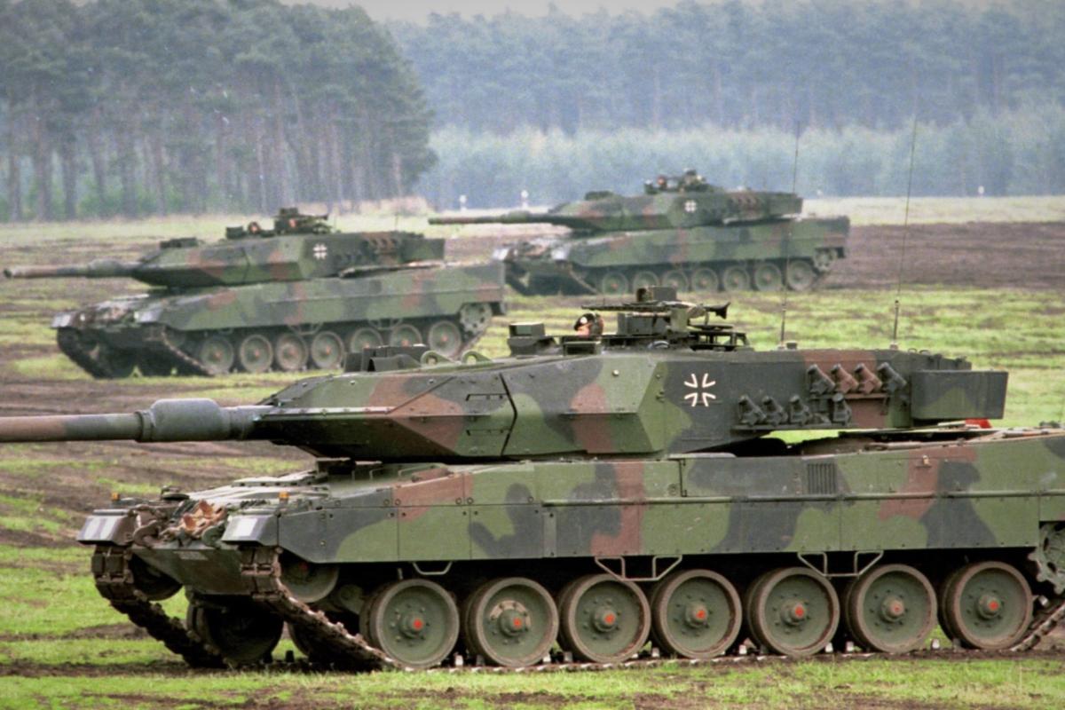 German leopard 2 tank battlefield artillery 