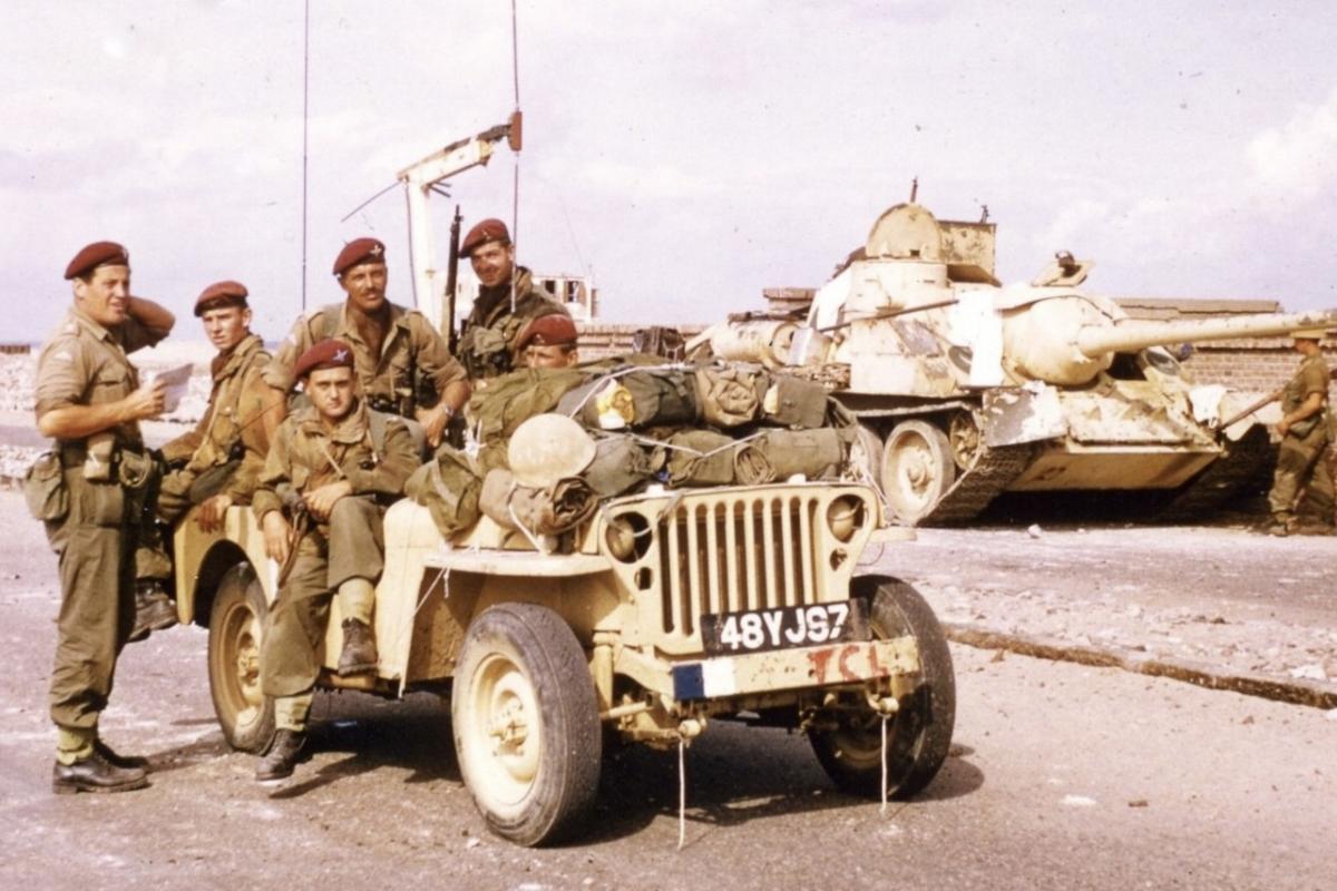 Suez crisis paras 