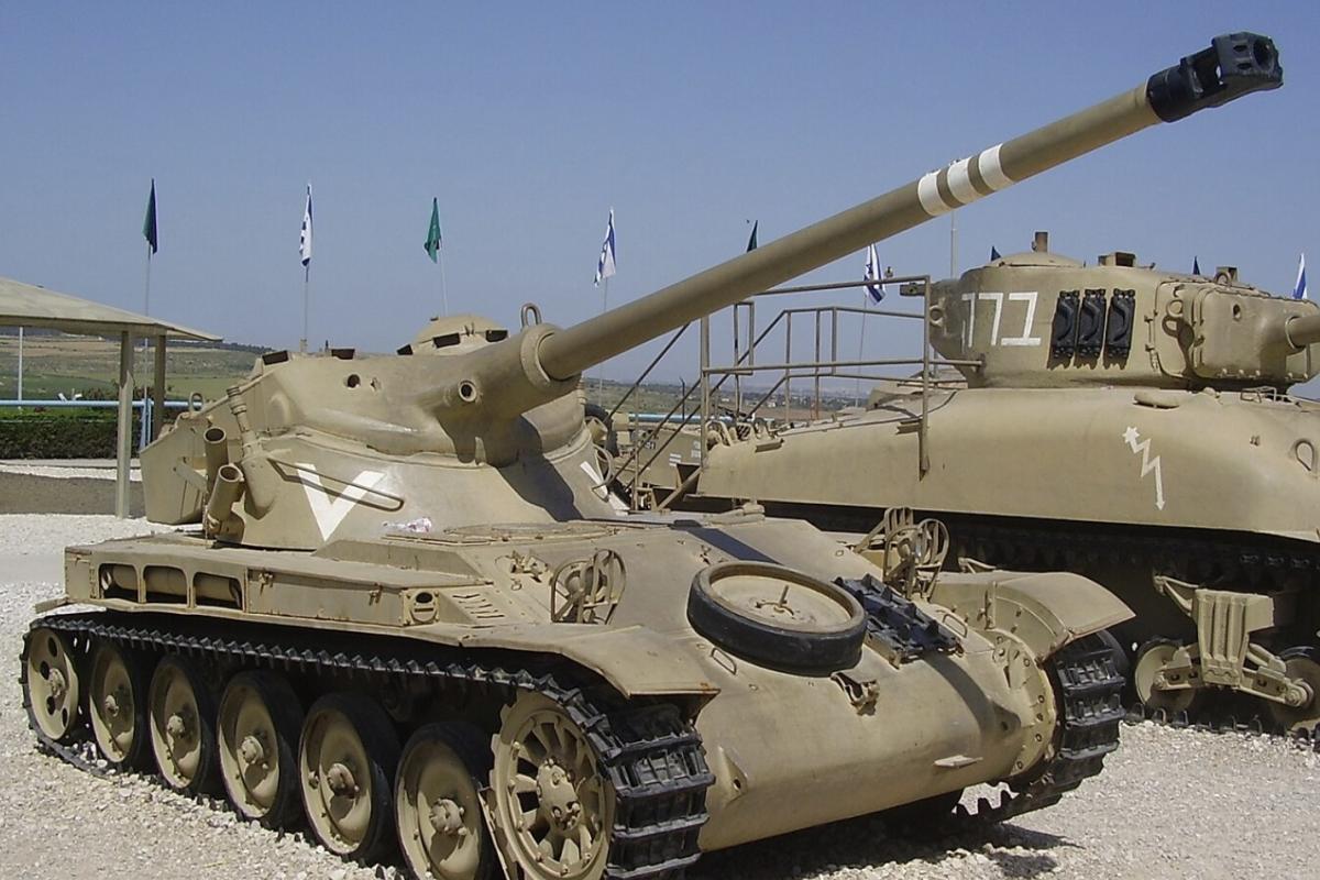 Max-13 battle tank