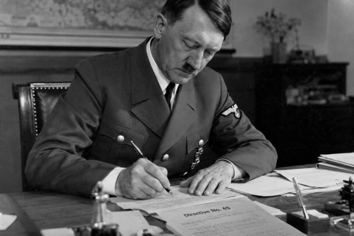 Hitler writing directive 45 